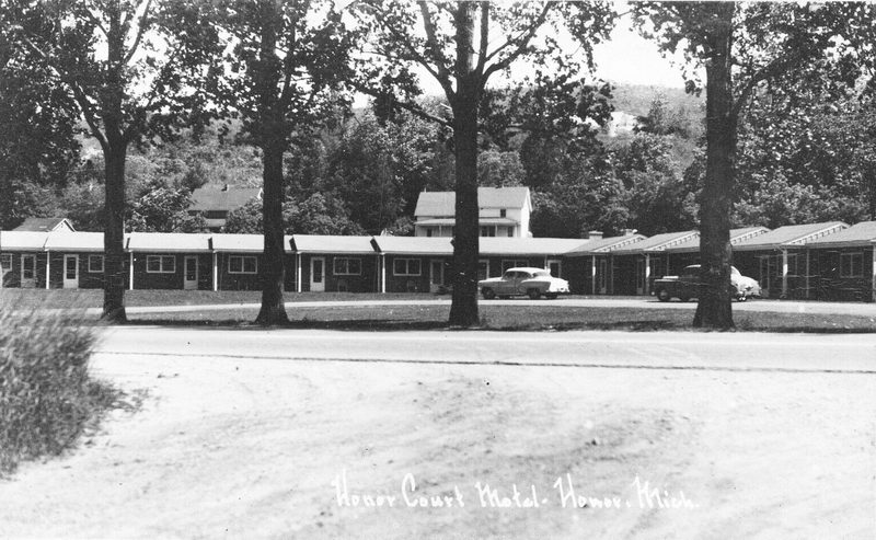 Honor Motel (Honor Court) - Postcard